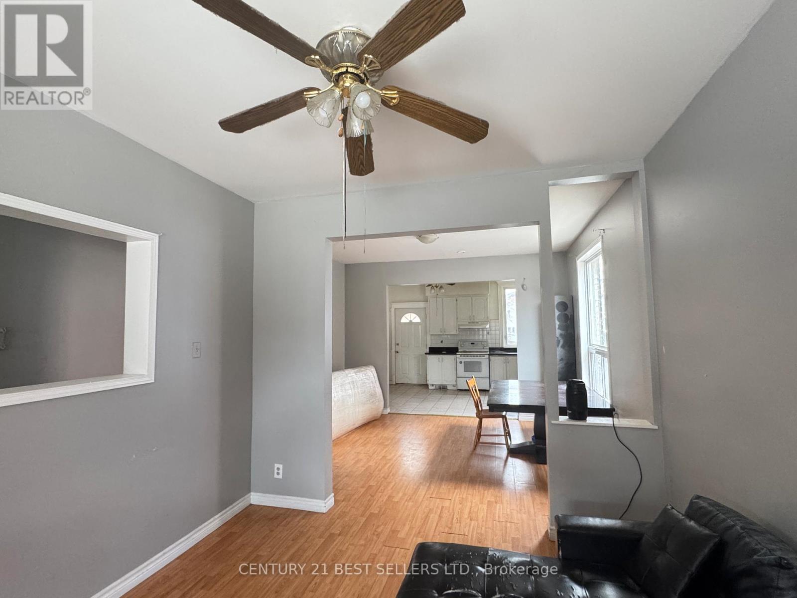 12 Arthur Avenue N, Hamilton, Ontario  L8L 6C5 - Photo 4 - X12093685