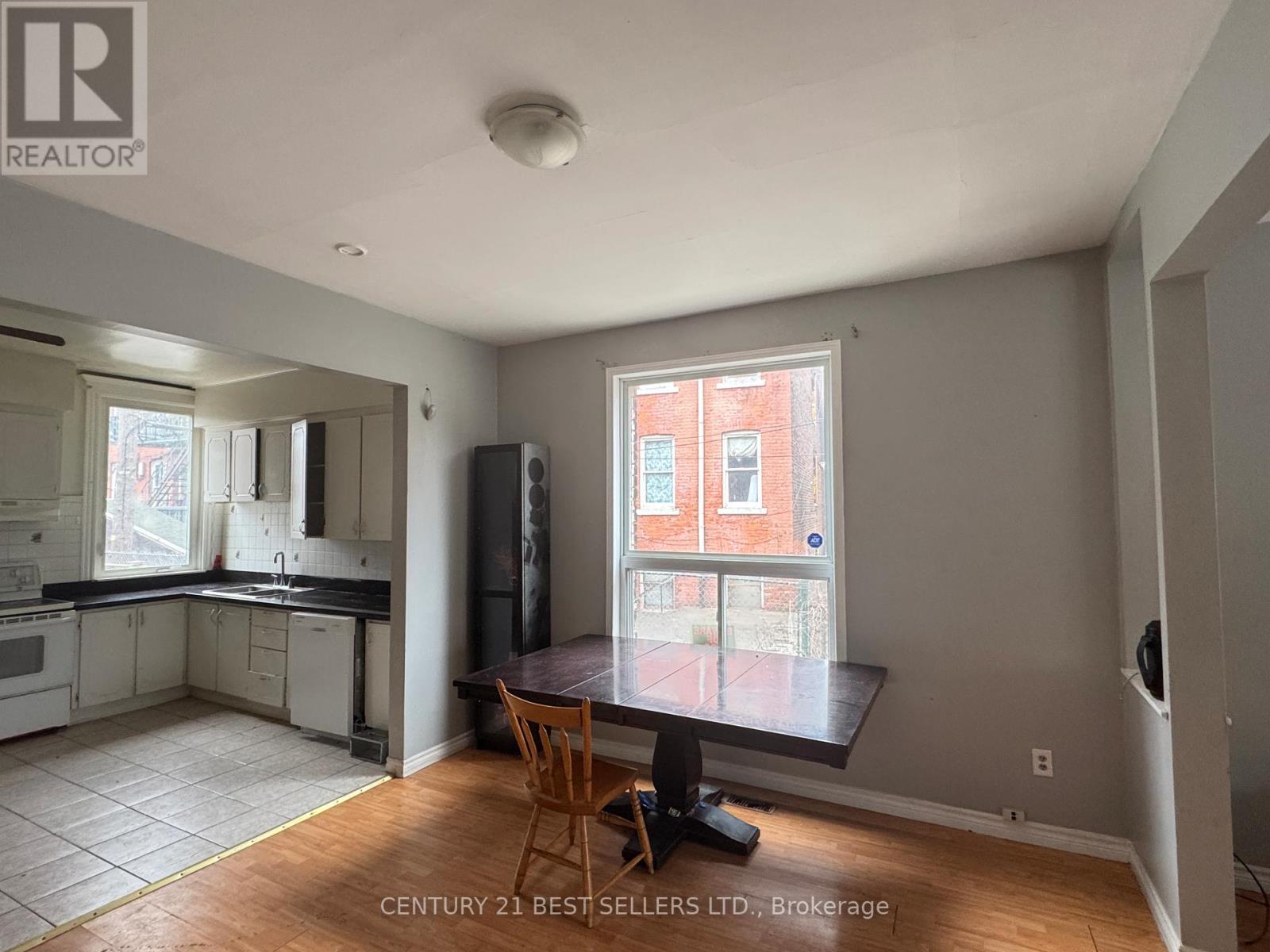 12 Arthur Avenue N, Hamilton, Ontario  L8L 6C5 - Photo 5 - X12093685