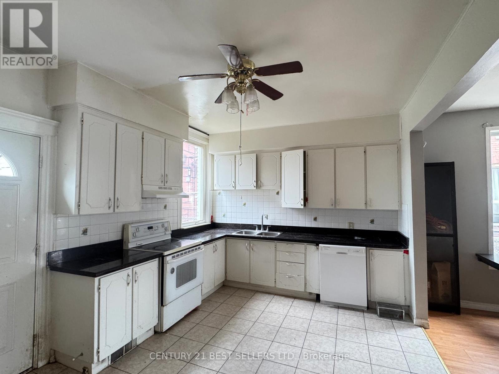 12 Arthur Avenue N, Hamilton, Ontario  L8L 6C5 - Photo 7 - X12093685