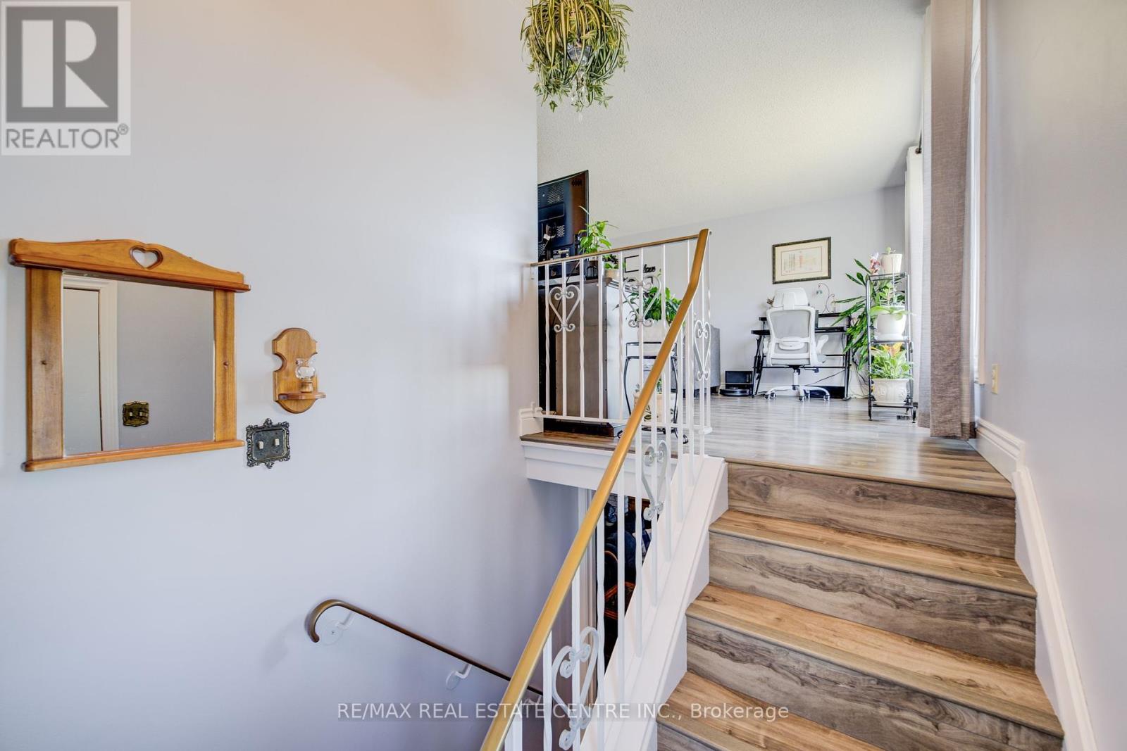 Property at 26 CLUTHE CRESCENT E image 3