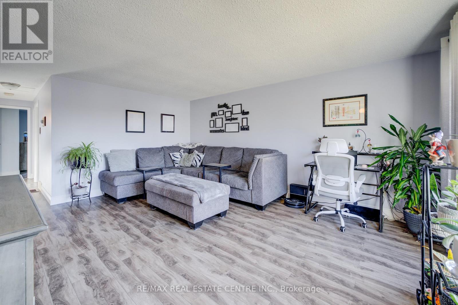 Property at 26 CLUTHE CRESCENT E image 4