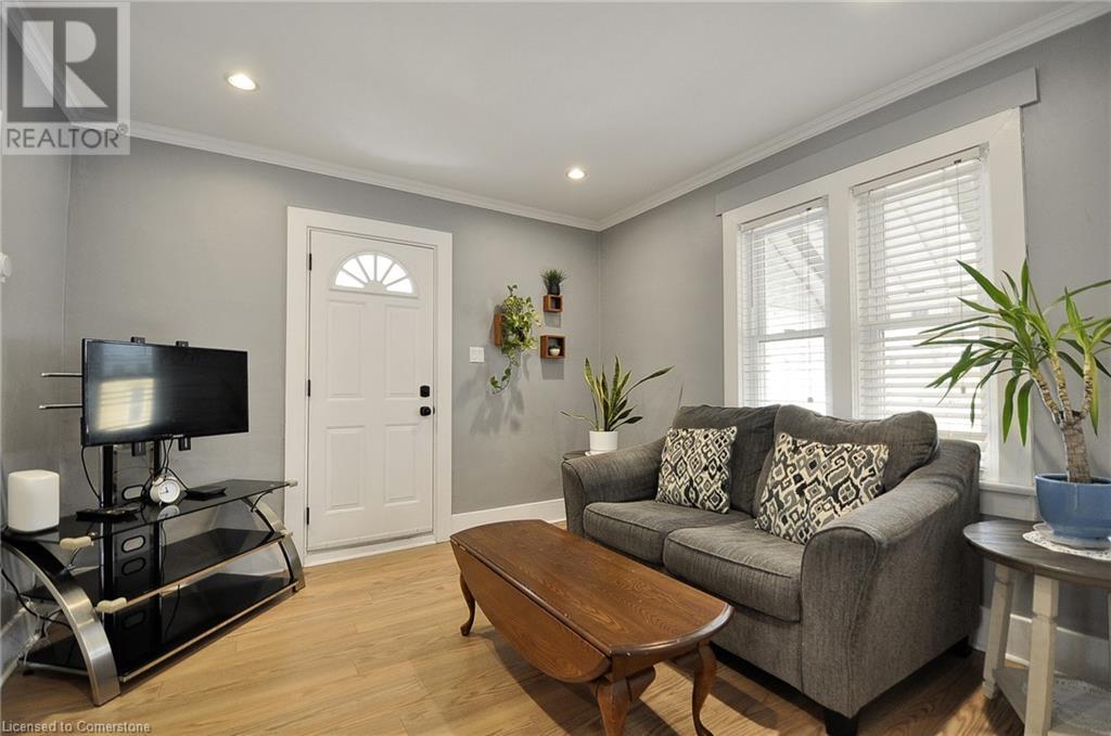 Property at 186 WENTWORTH Avenue image 5
