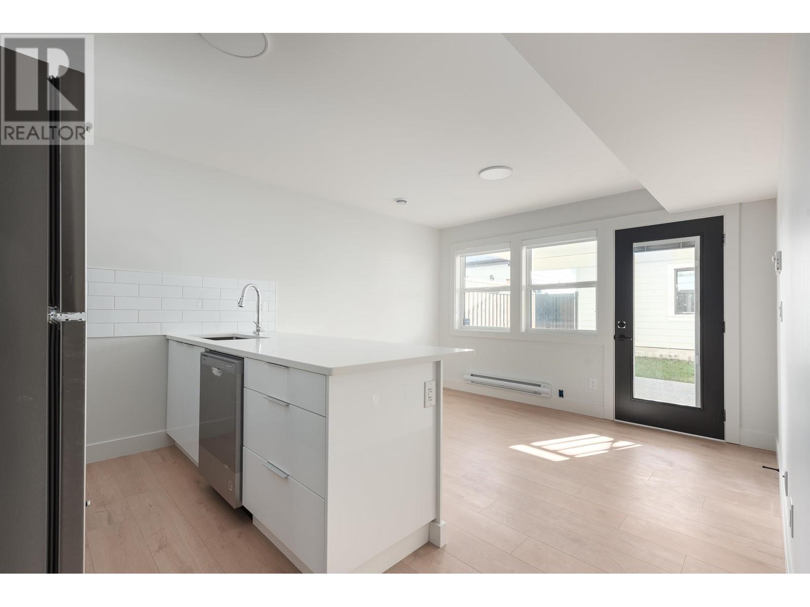 644a Girard Avenue, Coquitlam, British Columbia  V3K 1S8 - Photo 31 - R2987558