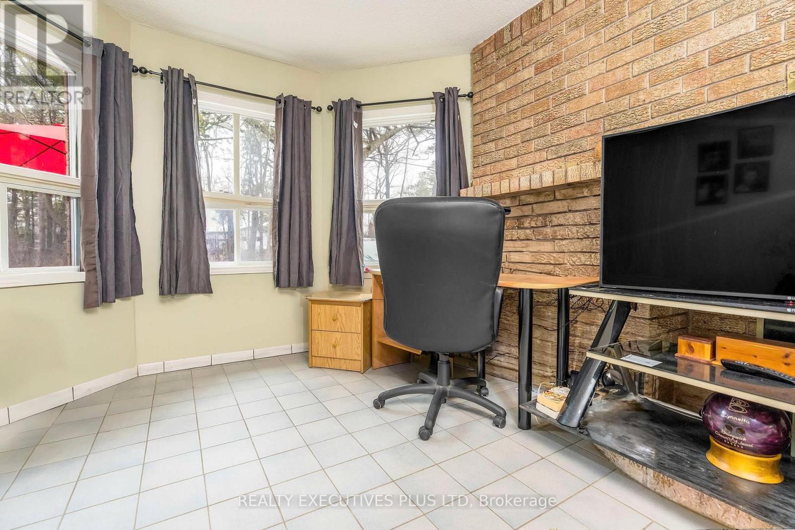 573 Mosley Street, Wasaga Beach, Ontario  L9Z 2J4 - Photo 30 - S12076445