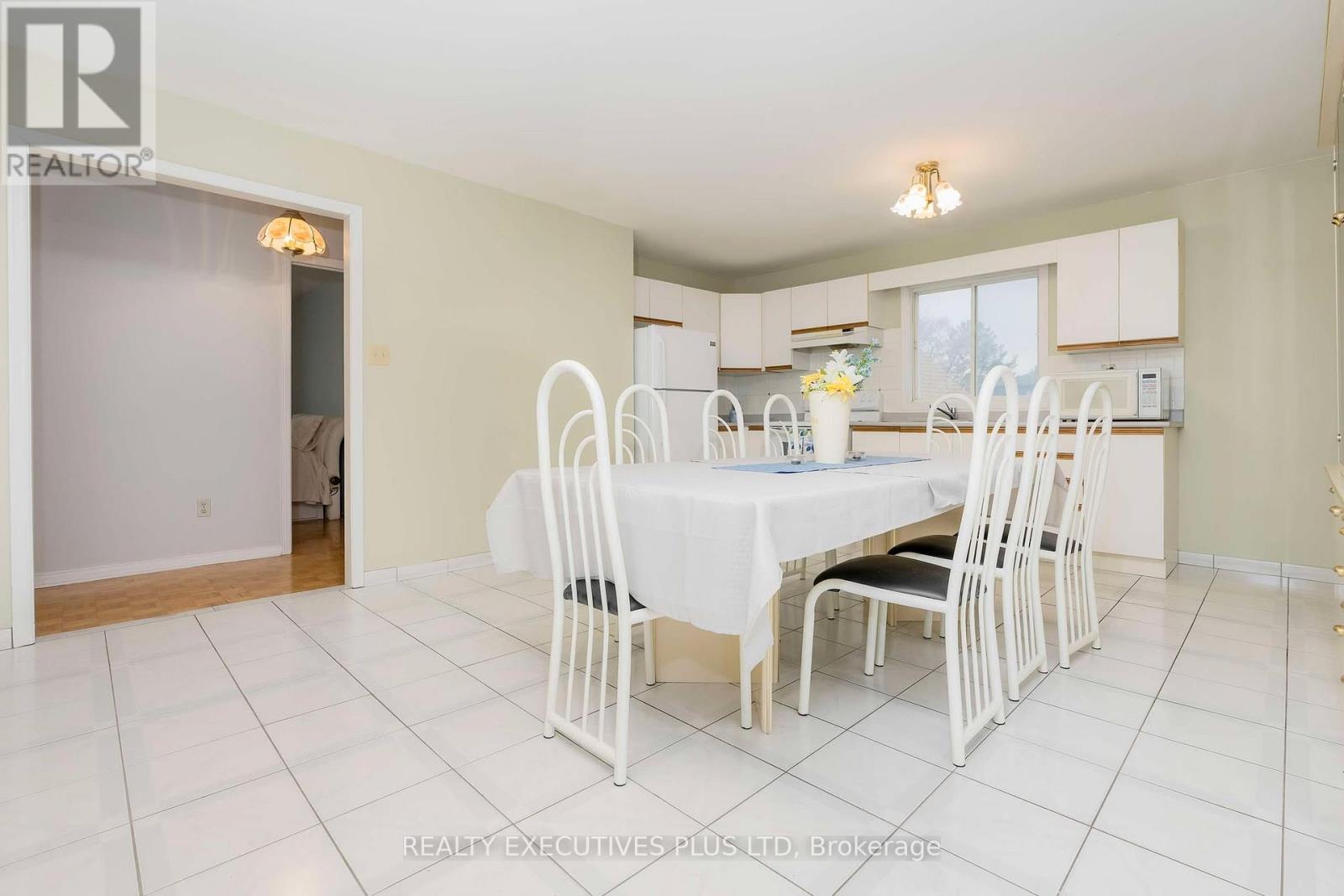 573 Mosley Street, Wasaga Beach, Ontario  L9Z 2J4 - Photo 15 - S12076445