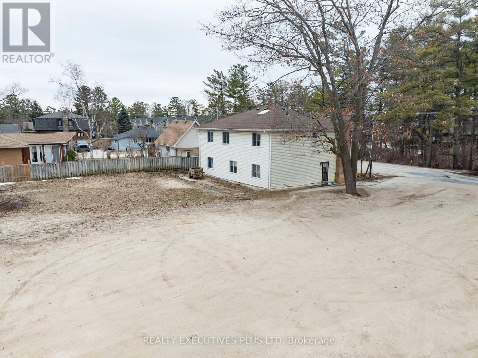 573 Mosley Street, Wasaga Beach, Ontario  L9Z 2J4 - Photo 8 - S12076445