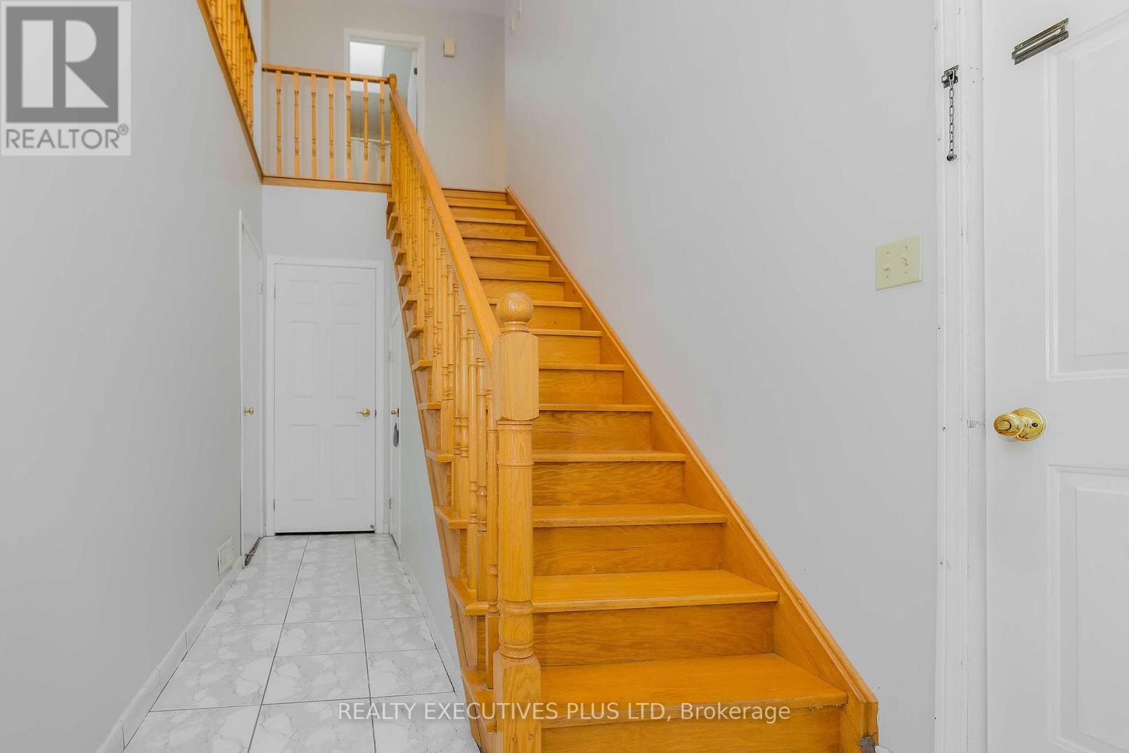 573 Mosley Street, Wasaga Beach, Ontario  L9Z 2J4 - Photo 9 - S12076445