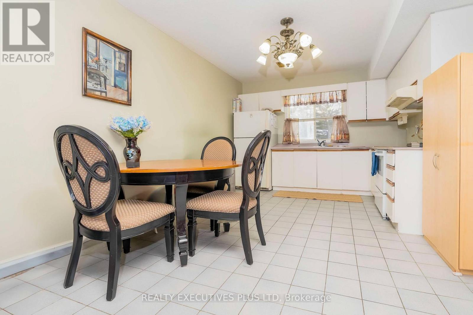 573 Mosley Street, Wasaga Beach, Ontario  L9Z 2J4 - Photo 27 - S12076445