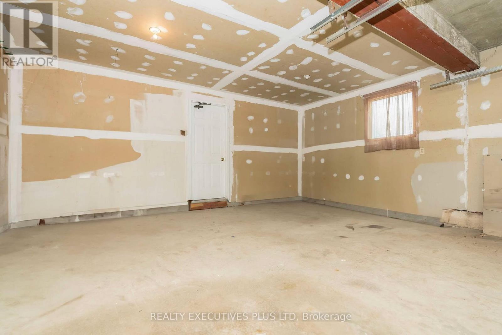 573 Mosley Street, Wasaga Beach, Ontario  L9Z 2J4 - Photo 35 - S12076445