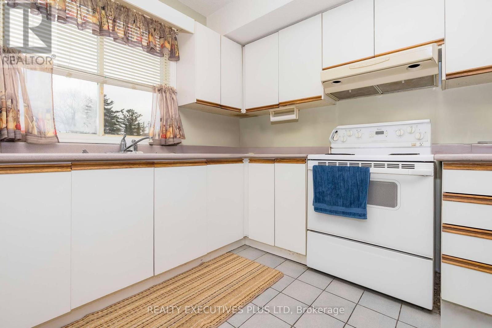 573 Mosley Street, Wasaga Beach, Ontario  L9Z 2J4 - Photo 28 - S12076445