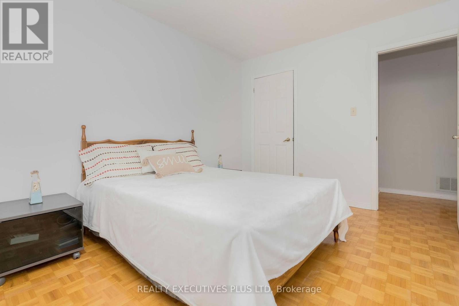 573 Mosley Street, Wasaga Beach, Ontario  L9Z 2J4 - Photo 19 - S12076445