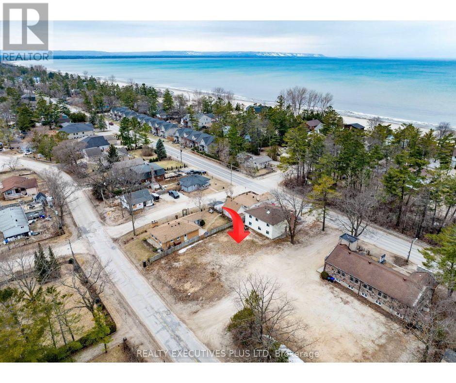 573 Mosley Street, Wasaga Beach, Ontario  L9Z 2J4 - Photo 2 - S12076445