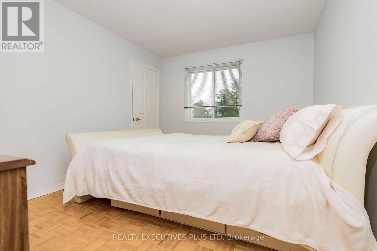 573 Mosley Street, Wasaga Beach, Ontario  L9Z 2J4 - Photo 20 - S12076445
