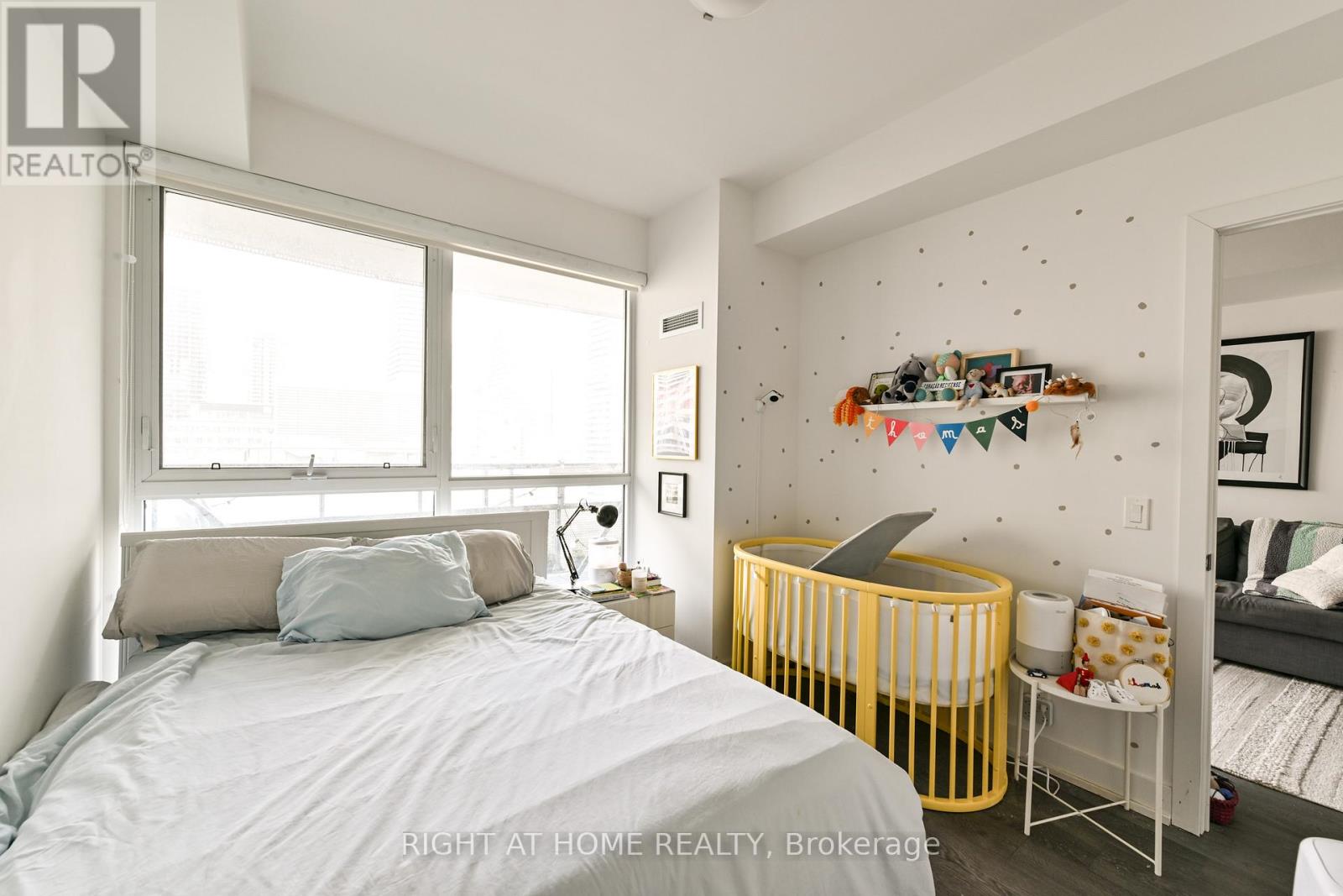 1008 - 11 Lillian Street, Toronto, Ontario  M4S 2H7 - Photo 8 - C12093785