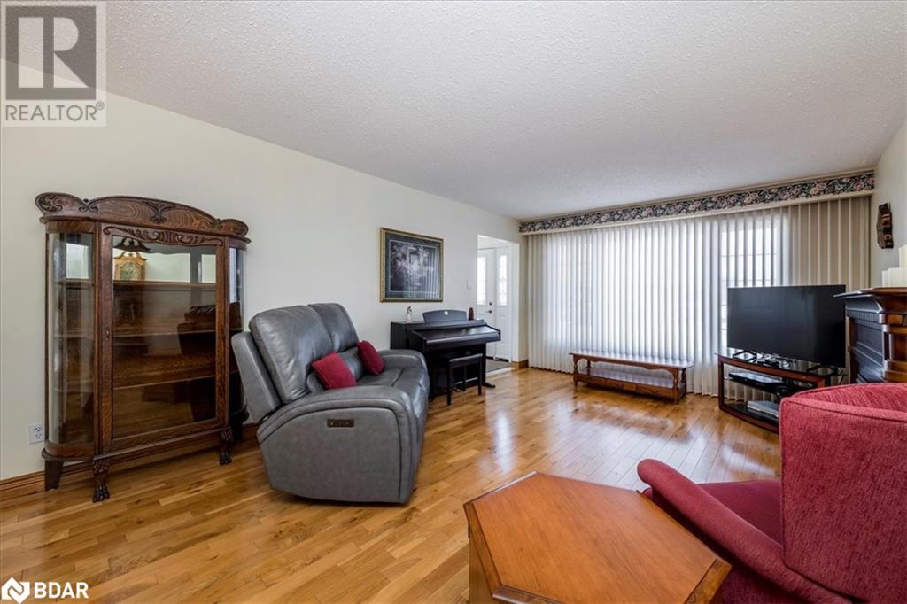 Property at 1001 HOWARD Street image 5