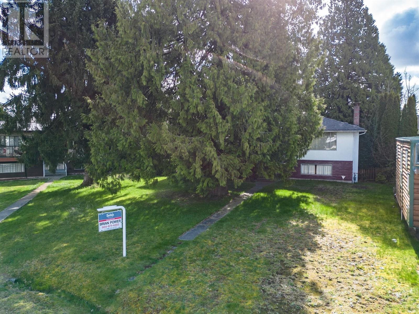 Listing Picture 7 of 19 : 8272 15TH AVENUE, Burnaby / 本拿比 - 魯藝地產 Yvonne Lu Group - MLS Medallion Club Member