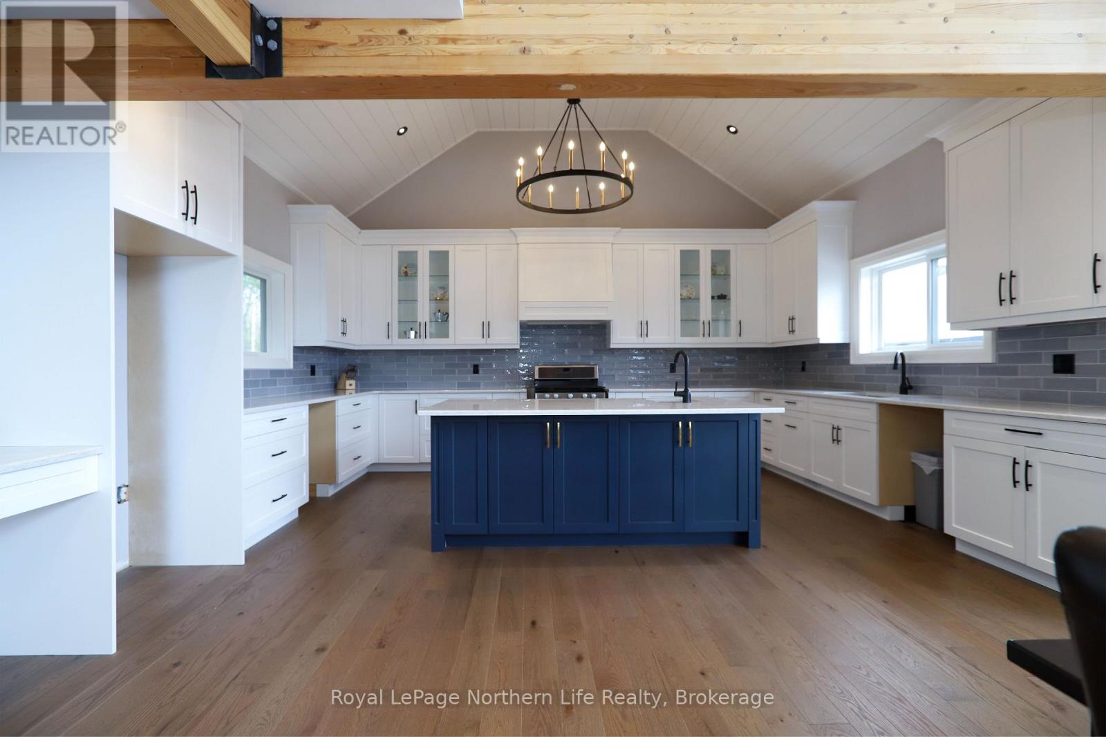 429 Fox Run Drive, Temagami, Ontario  P0H 2H0 - Photo 17 - X12093875