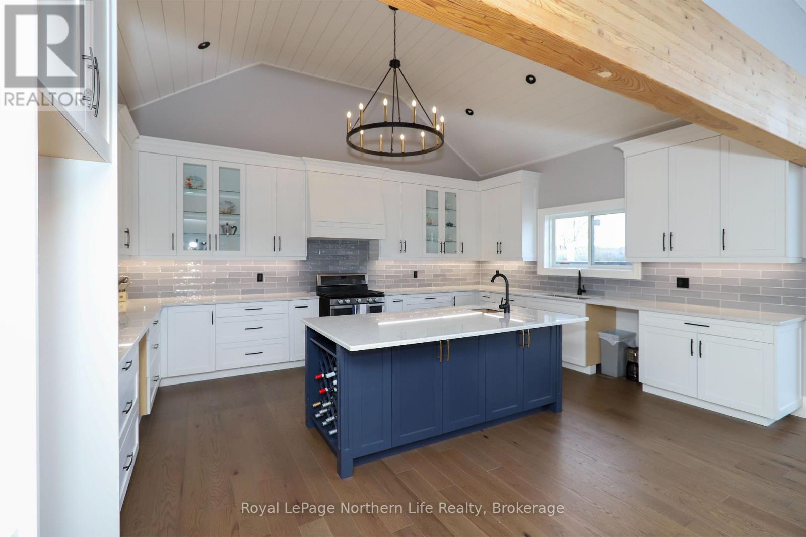 429 Fox Run Drive, Temagami, Ontario  P0H 2H0 - Photo 19 - X12093875