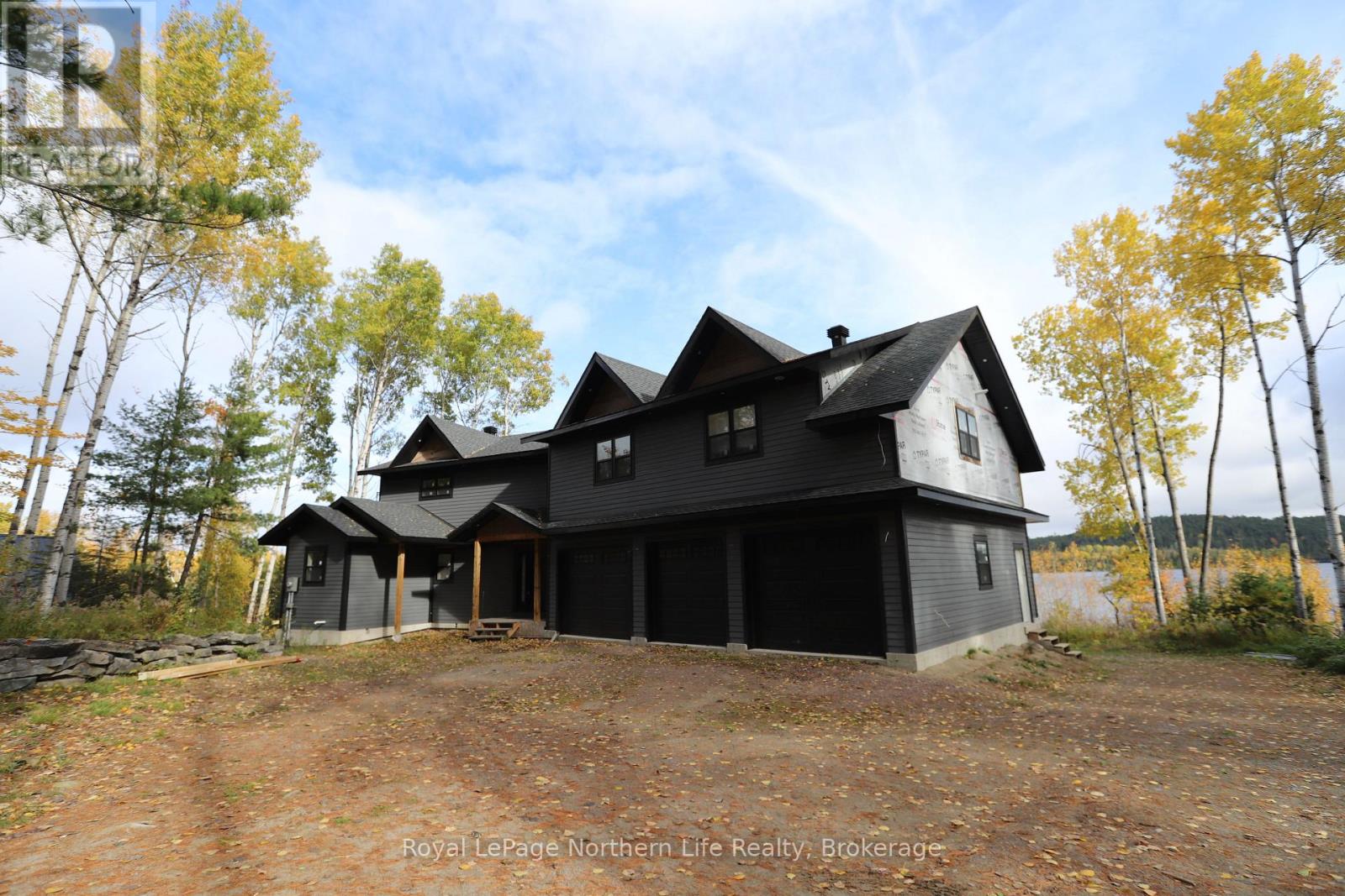 429 Fox Run Drive, Temagami, Ontario  P0H 2H0 - Photo 2 - X12093875