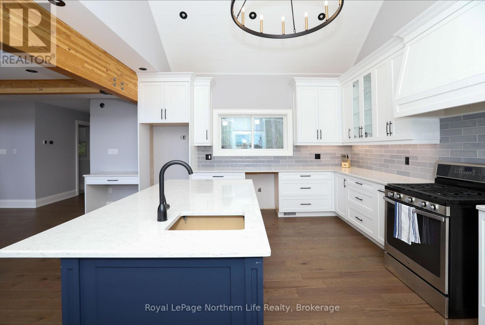 429 Fox Run Drive, Temagami, Ontario  P0H 2H0 - Photo 20 - X12093875