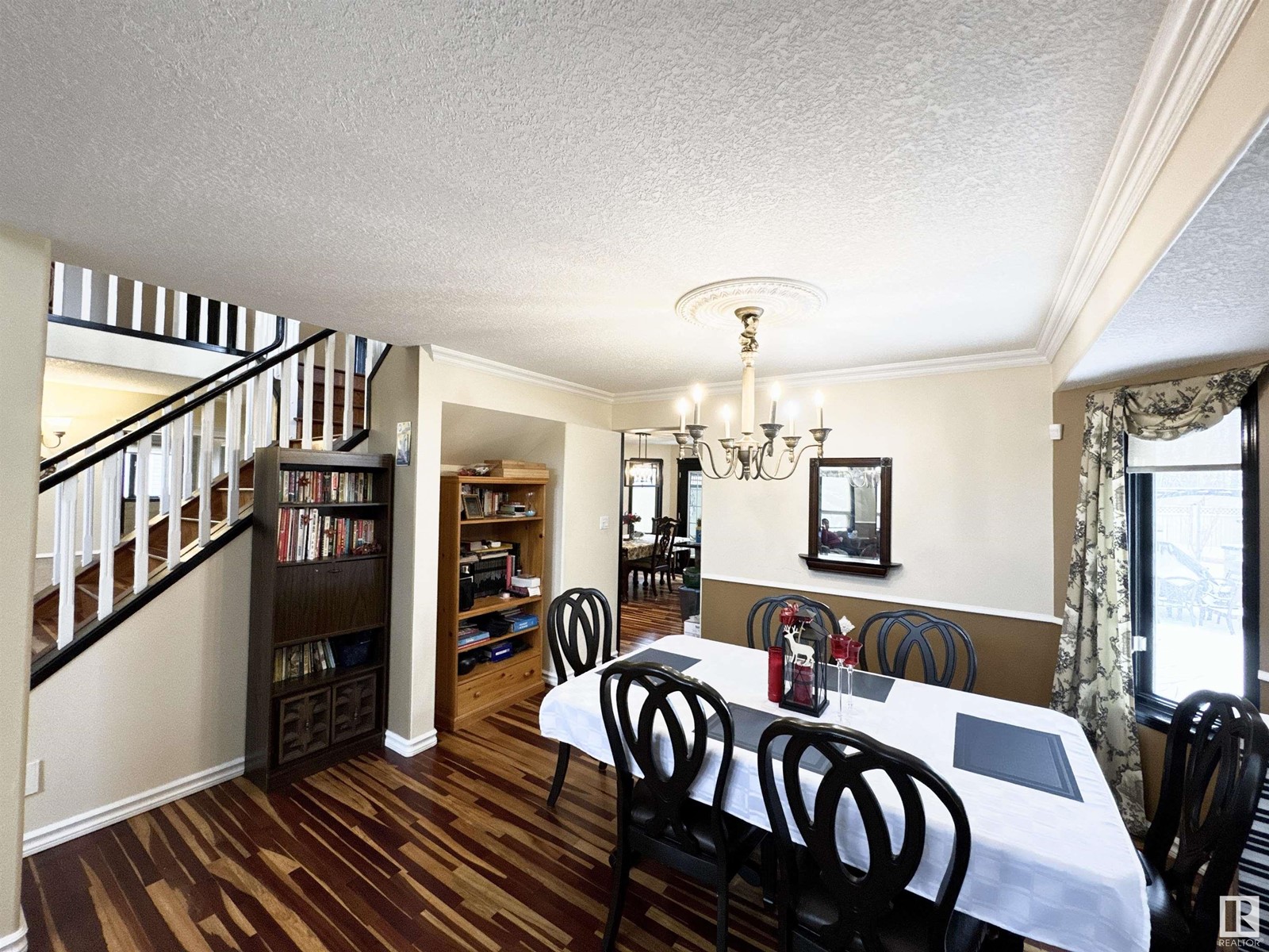 Property at 4318 46 ST NW image 4