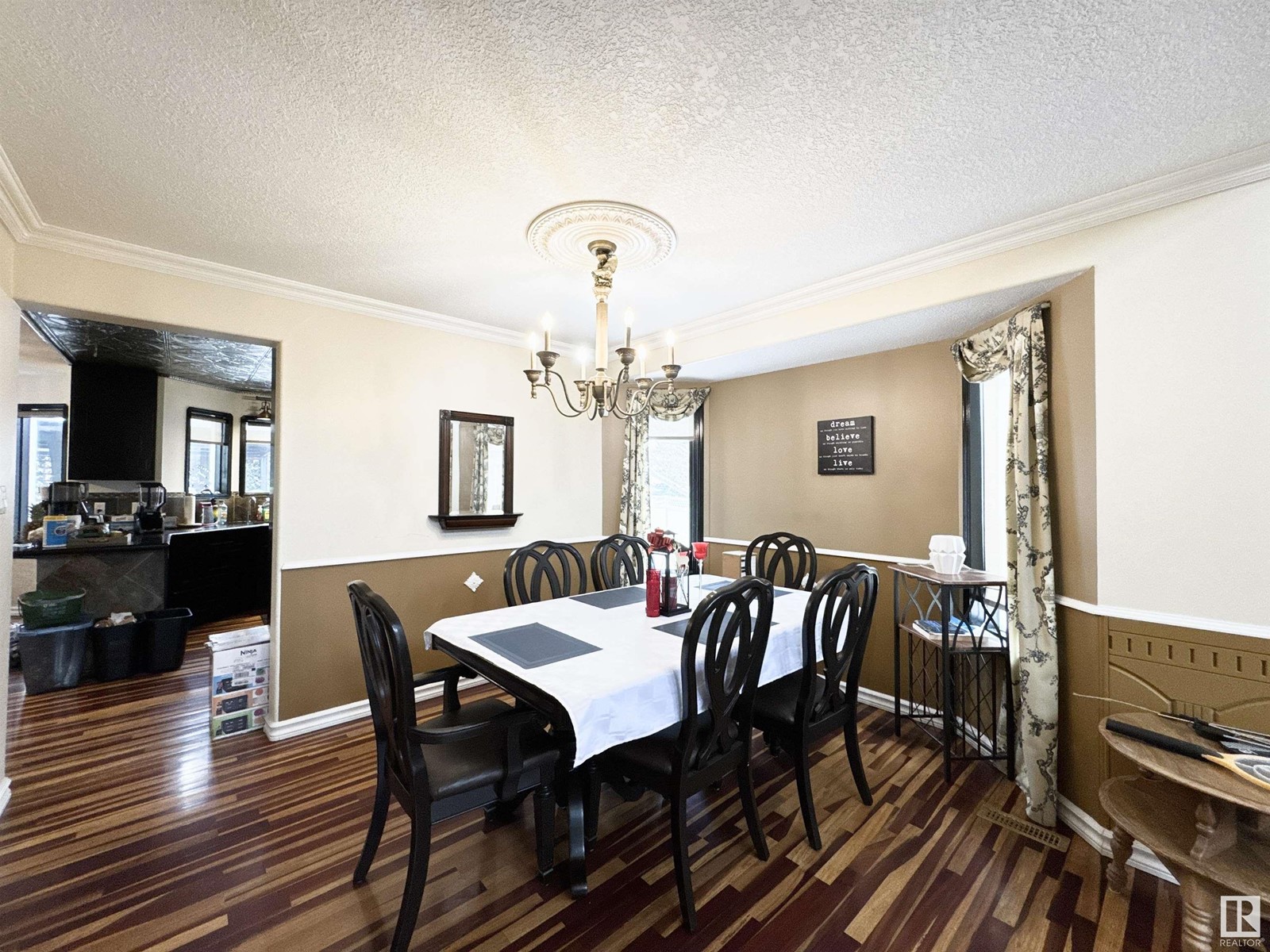 Property at 4318 46 ST NW image 3