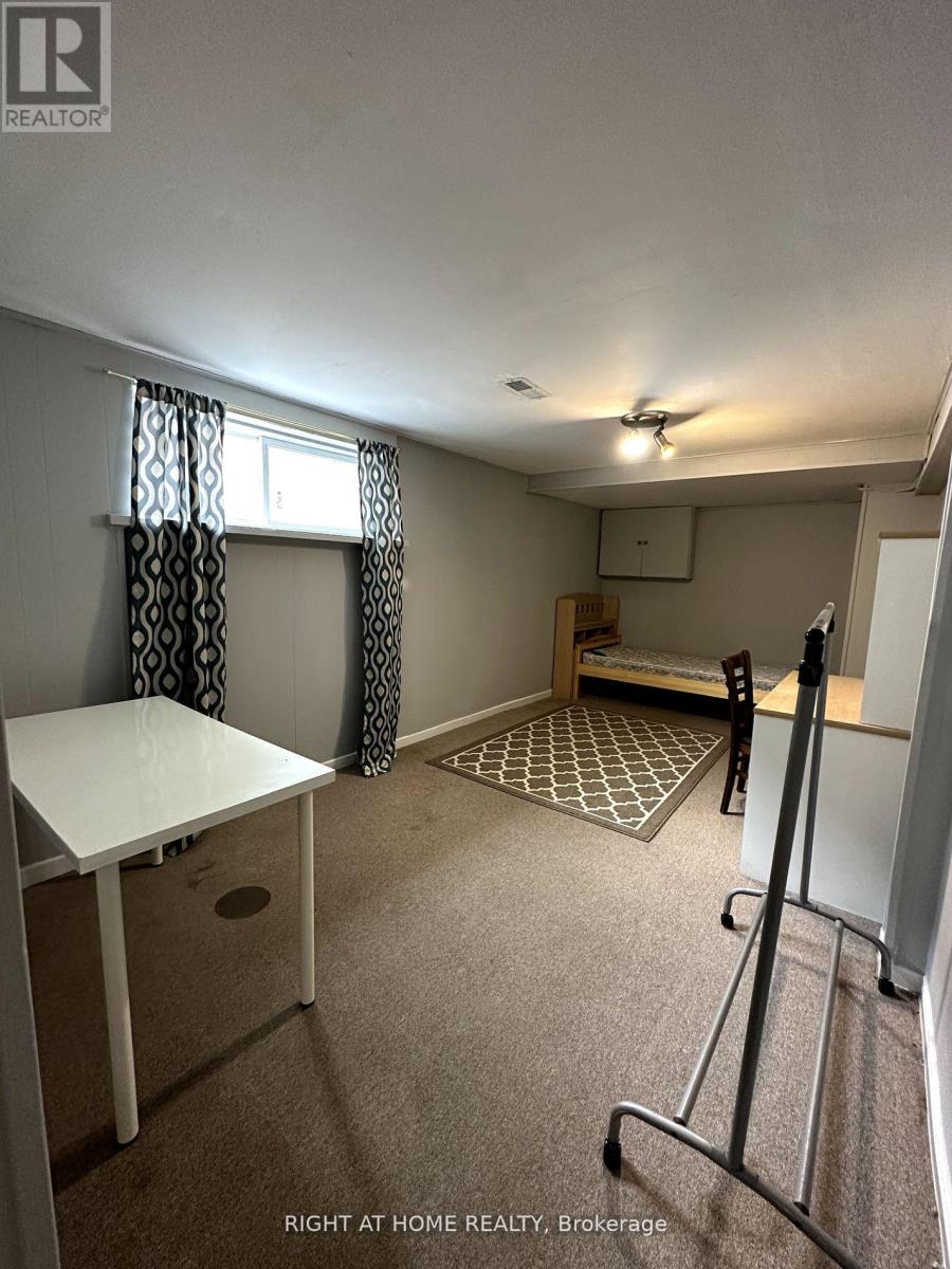 Room 1 - 56 Caracas Road, Toronto, Ontario  M2K 1B1 - Photo 4 - C12093863
