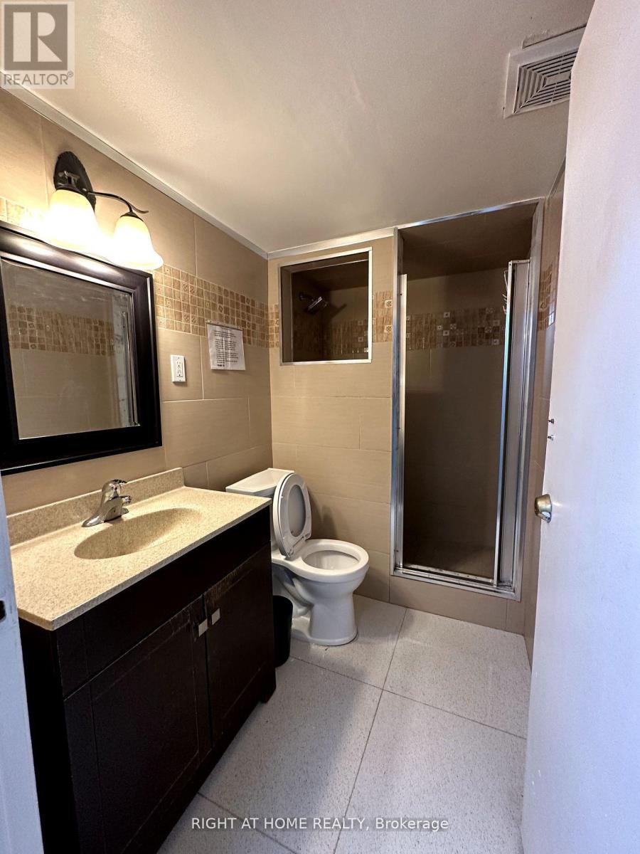 Room 1 - 56 Caracas Road, Toronto, Ontario  M2K 1B1 - Photo 5 - C12093863