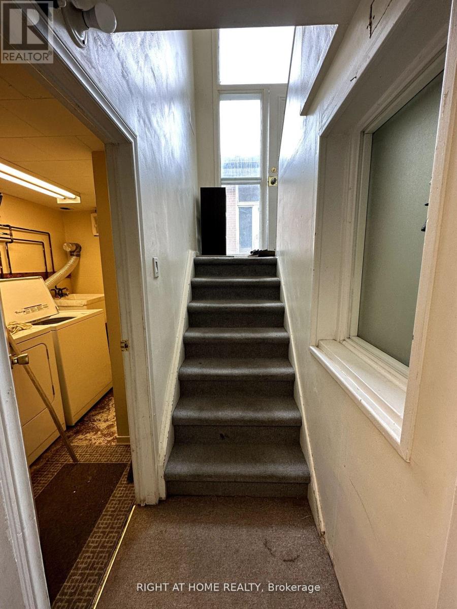 Room 3 - 56 Caracas Road, Toronto, Ontario  M2K 1B1 - Photo 2 - C12093885