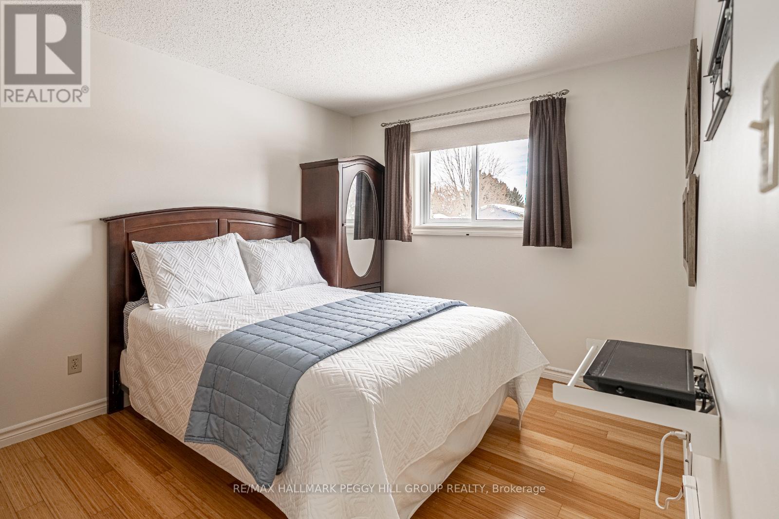 228 Thornton Avenue, Essa, Ontario  L0L 2N0 - Photo 10 - N12093822