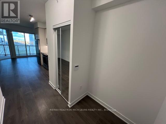 1213 - 85 Oneida Crescent, Richmond Hill, Ontario  L4B 0H4 - Photo 3 - N12093837