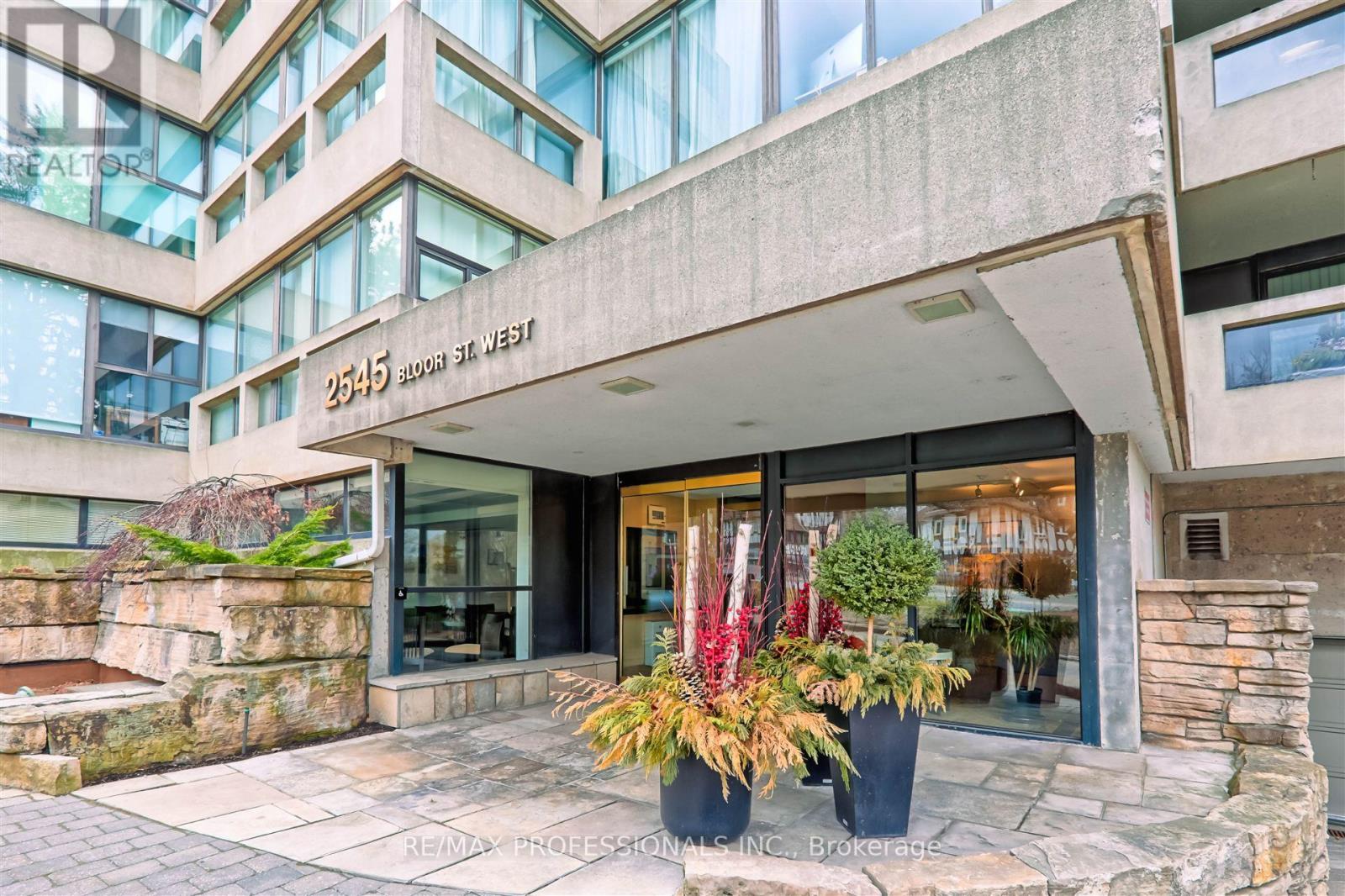 Property at 402 - 2545 BLOOR STREET W image 3