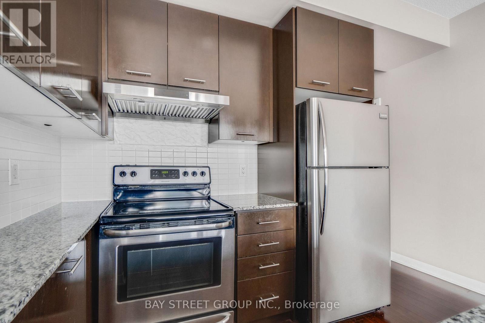 1108 - 365 Prince Of Wales Drive, Mississauga, Ontario  L5B 0G6 - Photo 14 - W12093890