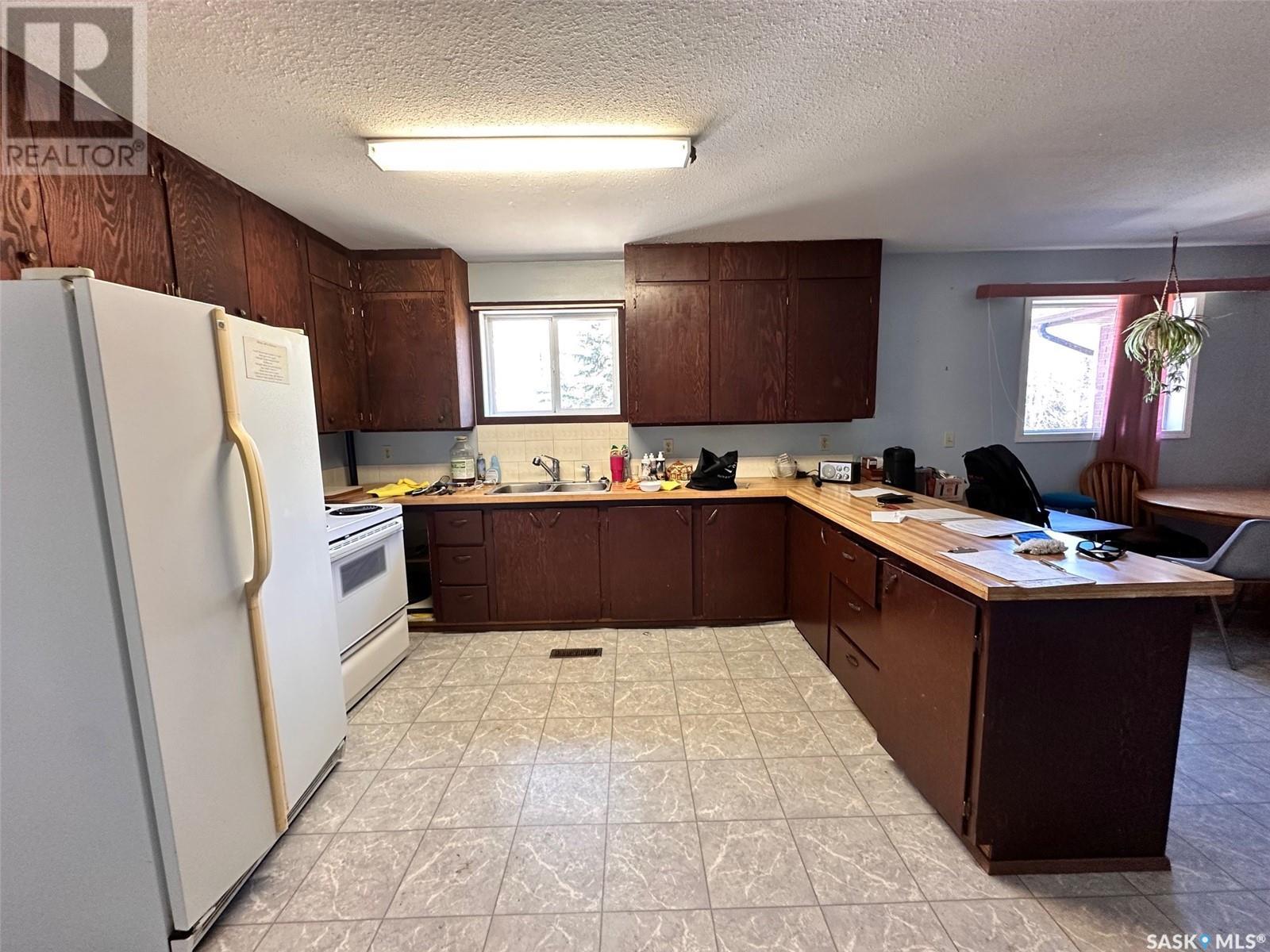Property at 706 Railway STREET image 3