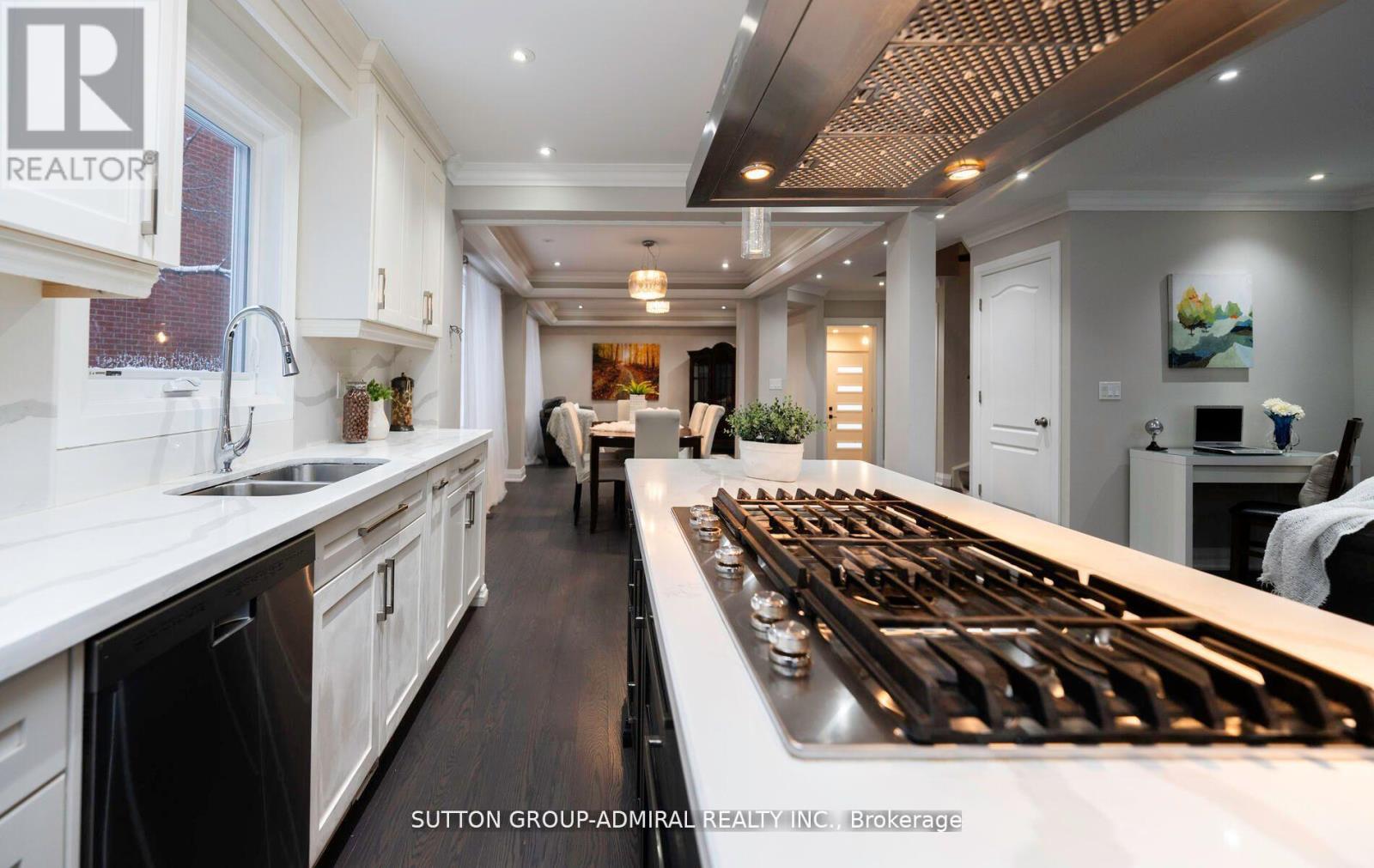 Property at 29 ROXBOROUGH LANE image 3