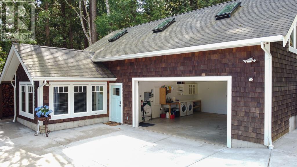 1980 Thornbrough Road, Gibsons, British Columbia  V0N 1V6 - Photo 31 - R2992020