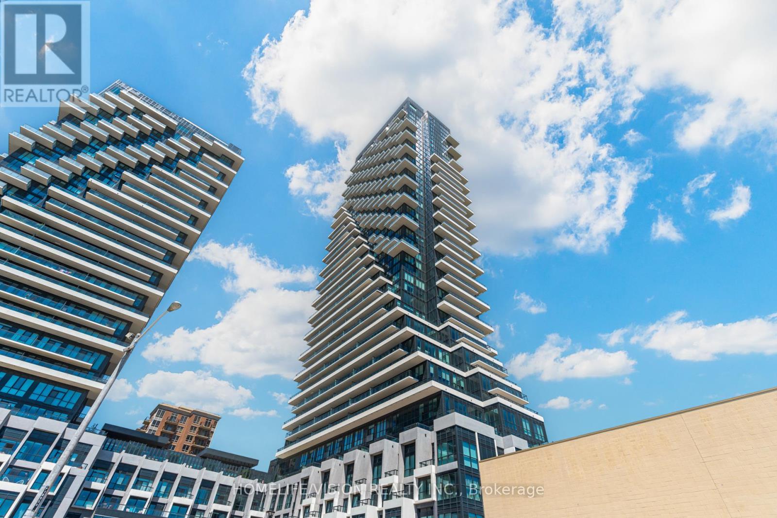 910 - 30 Inn On The Park Drive, Toronto, Ontario  M3C 0P7 - Photo 1 - C12048495