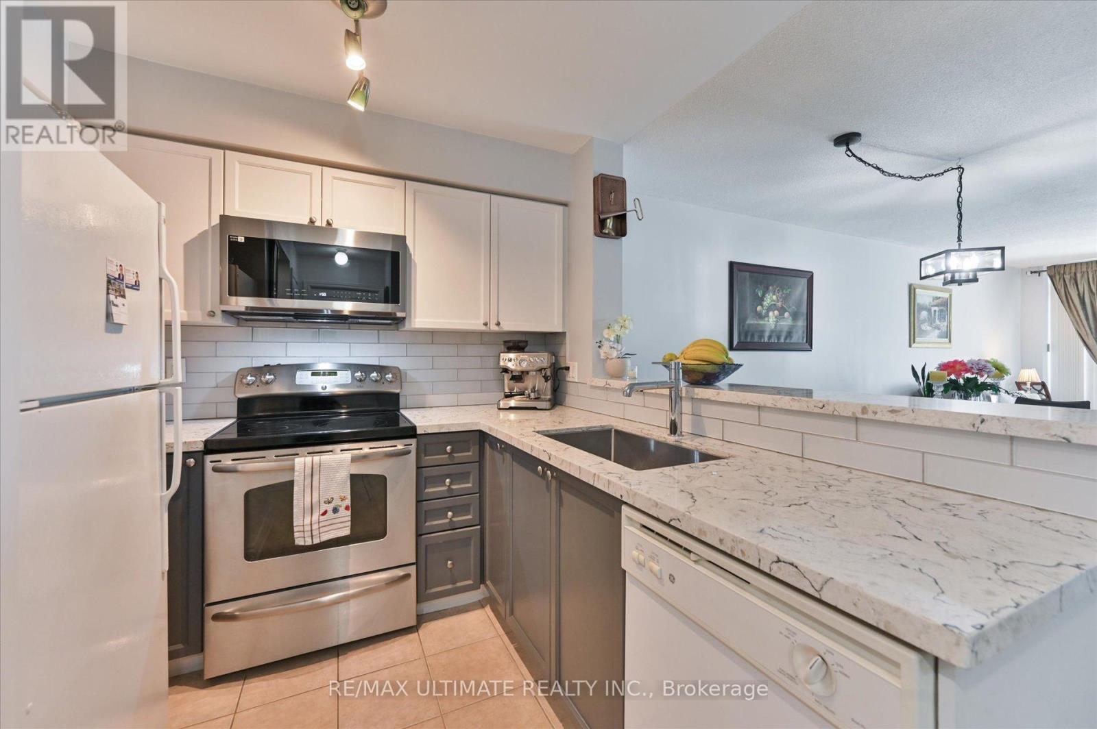 310 - 9 Michael Power Place, Toronto, Ontario  M9A 0A5 - Photo 11 - W12093933