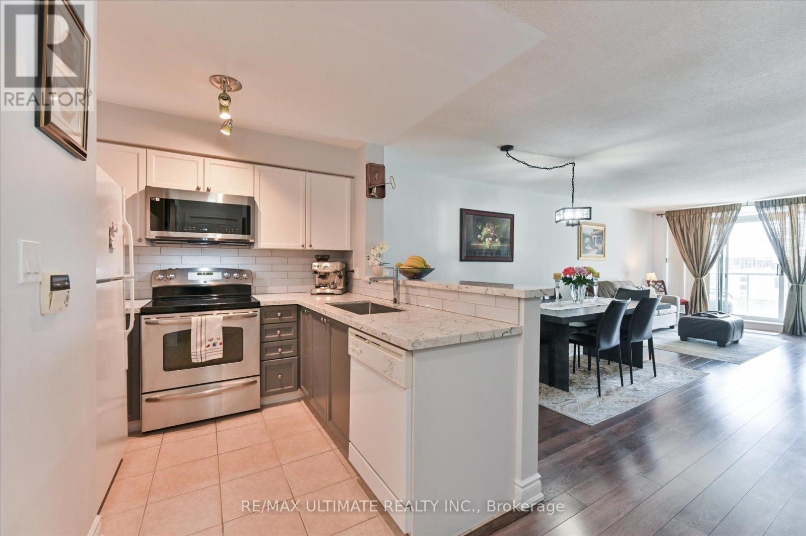 310 - 9 Michael Power Place, Toronto, Ontario  M9A 0A5 - Photo 9 - W12093933