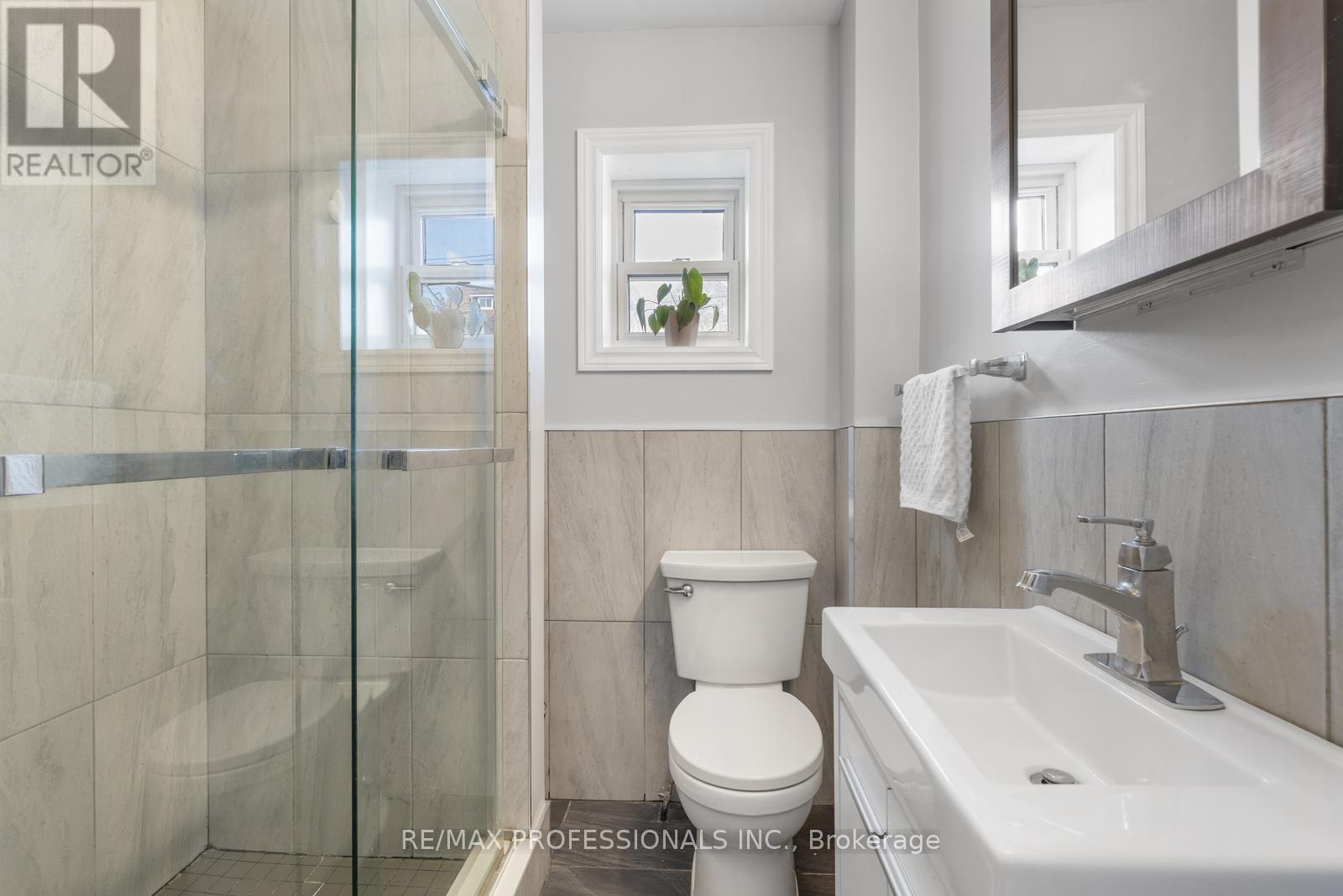 259 Garden Avenue, Toronto, Ontario  M6R 1J4 - Photo 8 - W12093934