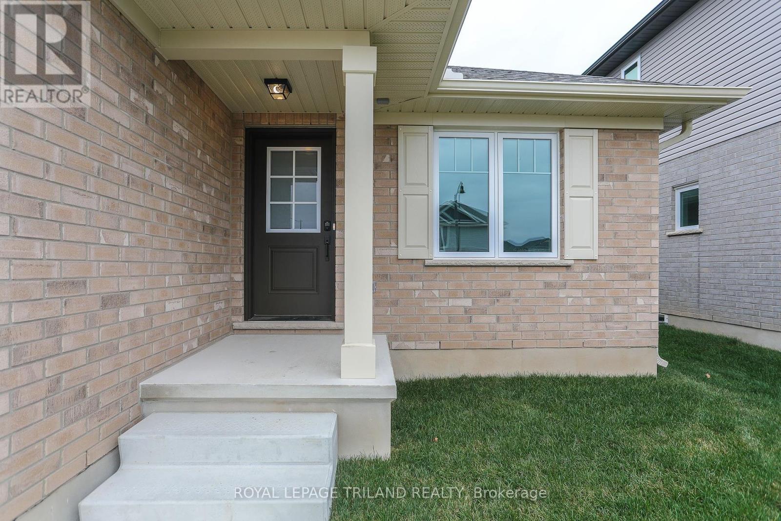 10 Silverleaf Path, St. Thomas, Ontario  N5R 0N6 - Photo 2 - X12093950