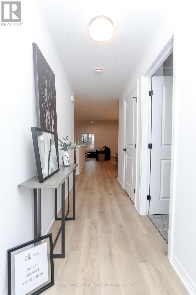 10 Silverleaf Path, St. Thomas, Ontario  N5R 0N6 - Photo 5 - X12093950