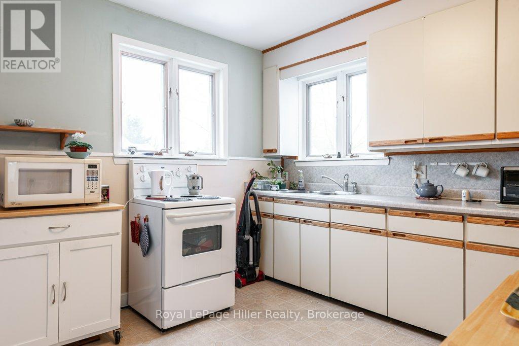174 Charles Street, Stratford, Ontario  N5A 5Y2 - Photo 10 - X12093994