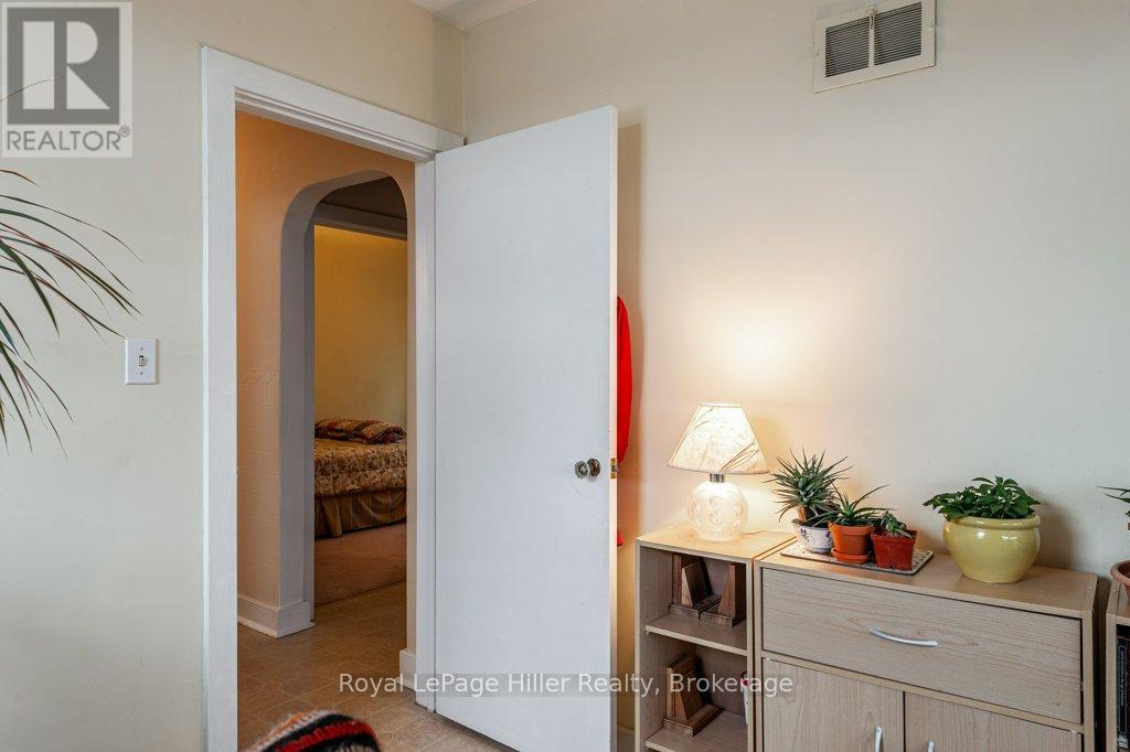174 Charles Street, Stratford, Ontario  N5A 5Y2 - Photo 14 - X12093994