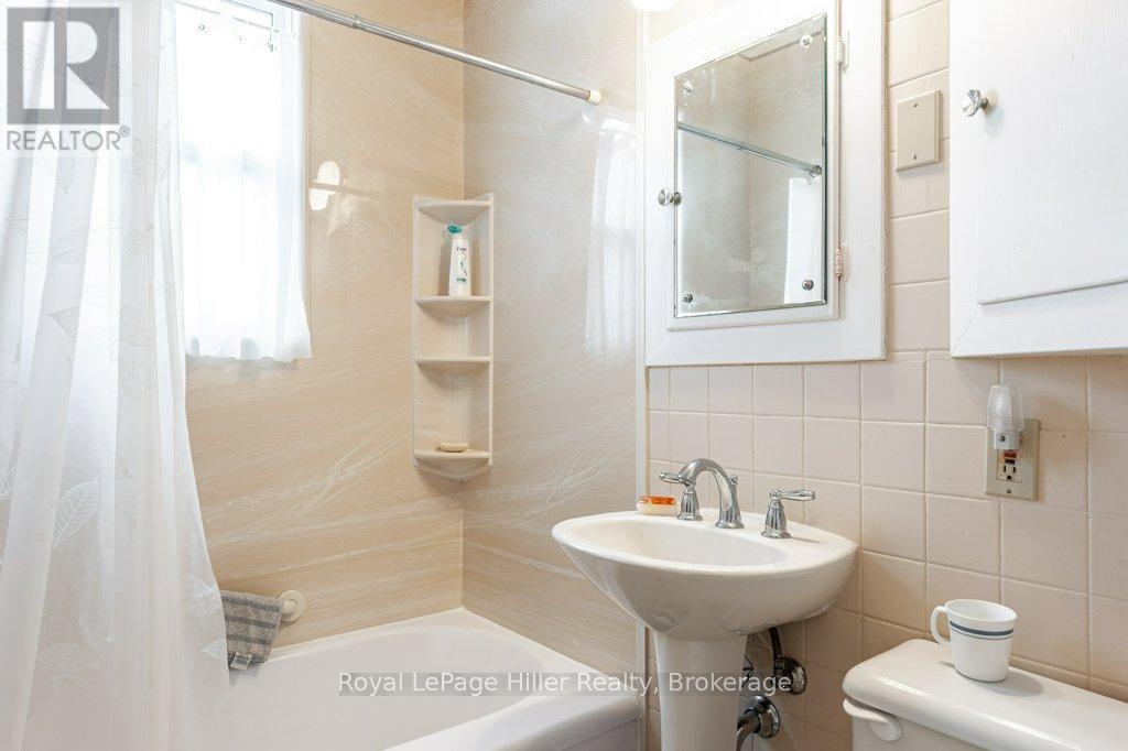 174 Charles Street, Stratford, Ontario  N5A 5Y2 - Photo 16 - X12093994