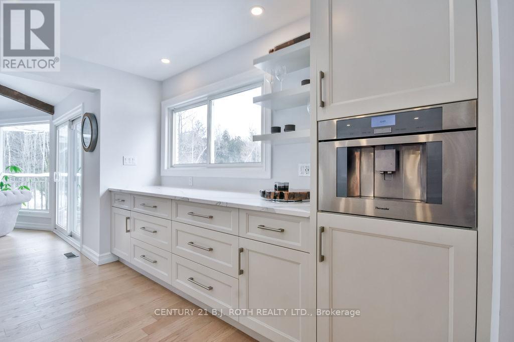 10457 Darkwood Road, Milton, Ontario  L0P 1J0 - Photo 7 - W12018431
