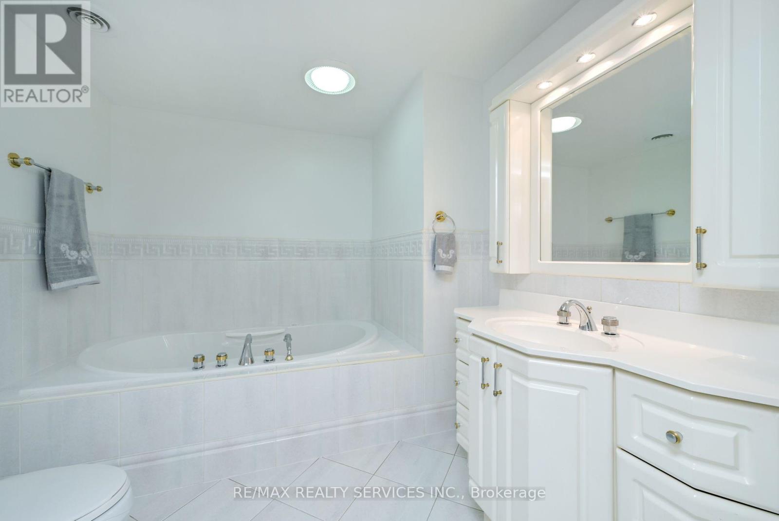 15 Brookbank Court, Brampton, Ontario  L6Z 3G4 - Photo 32 - W12094021