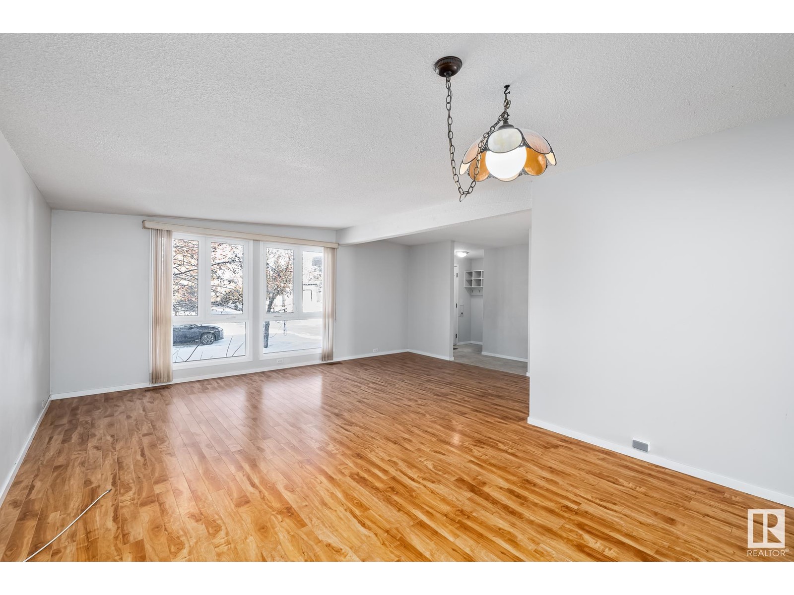 Property at 10419 39 AV NW image 5