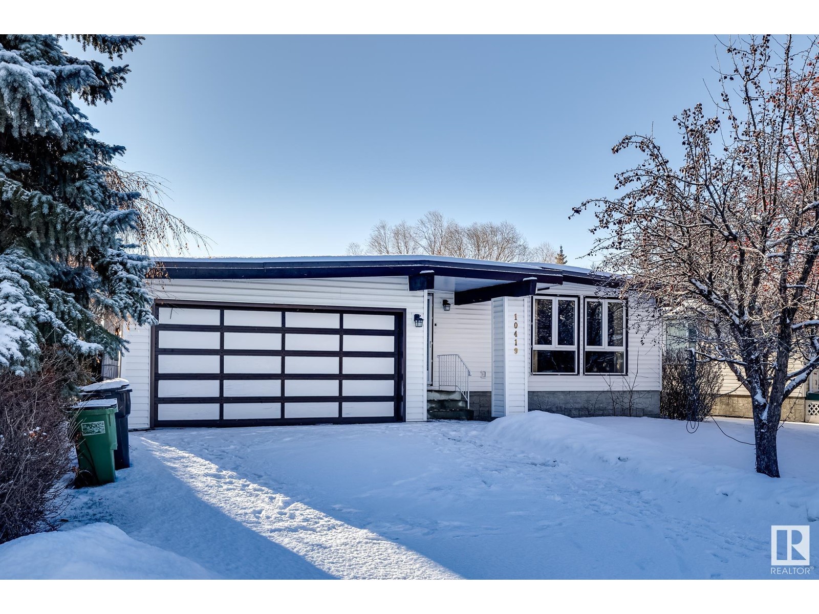 Property at 10419 39 AV NW image 1