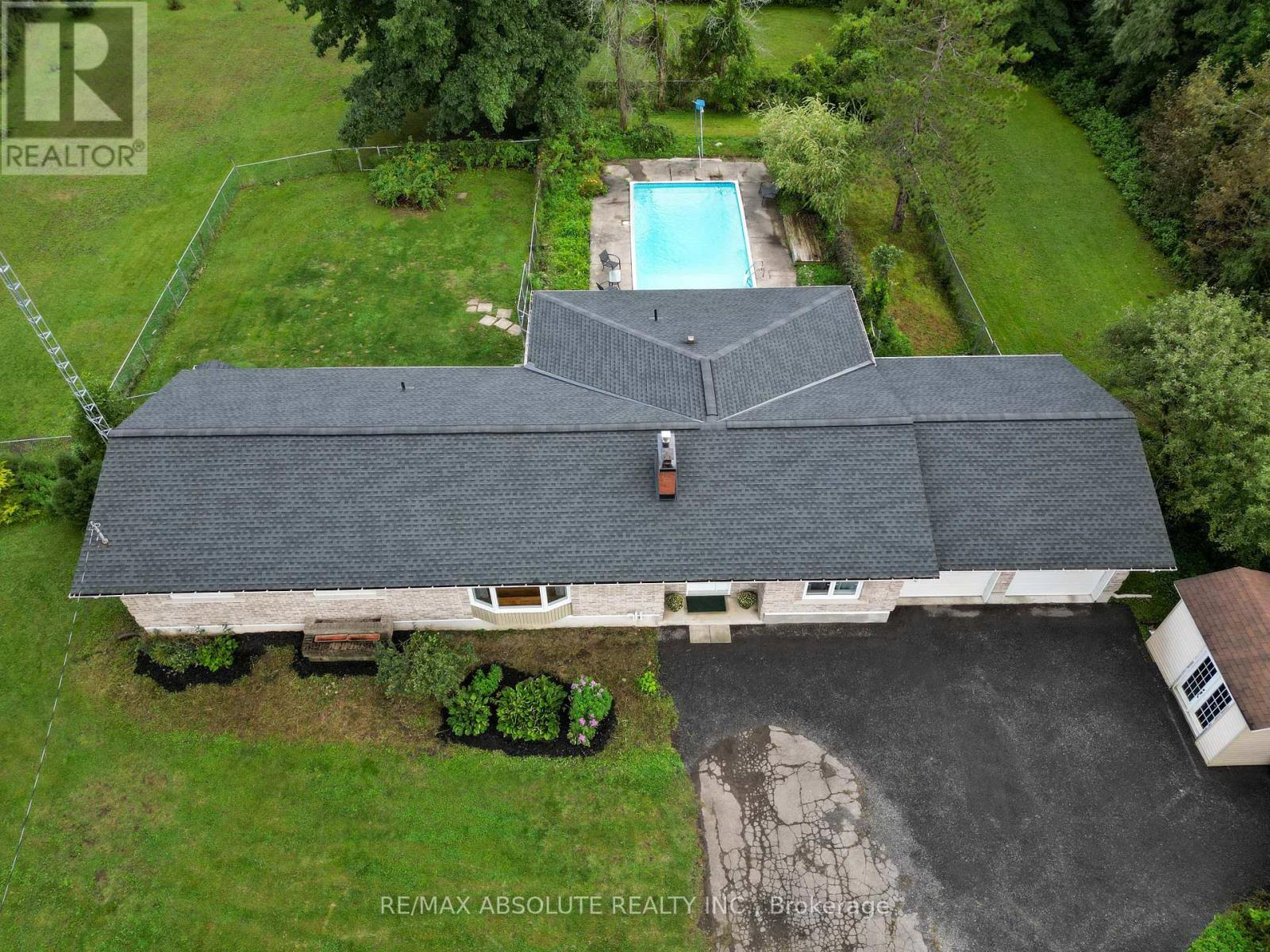 139 Felton Crescent, Russell, Ontario  K4R 1E5 - Photo 2 - X12094072